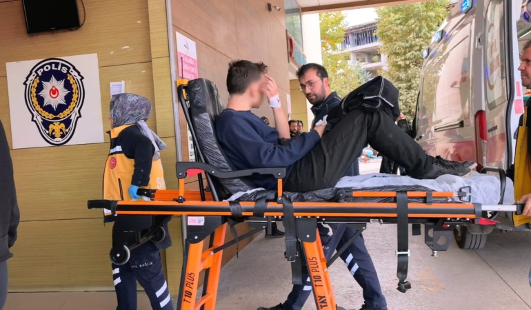 MOTOSİKLETİNİ TAMİR EDERKEN PARMAĞI KOPTU
