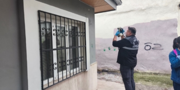 MUHTARLIĞIN KAMERASINI SÖKÜP BAHÇEYE ATTILAR