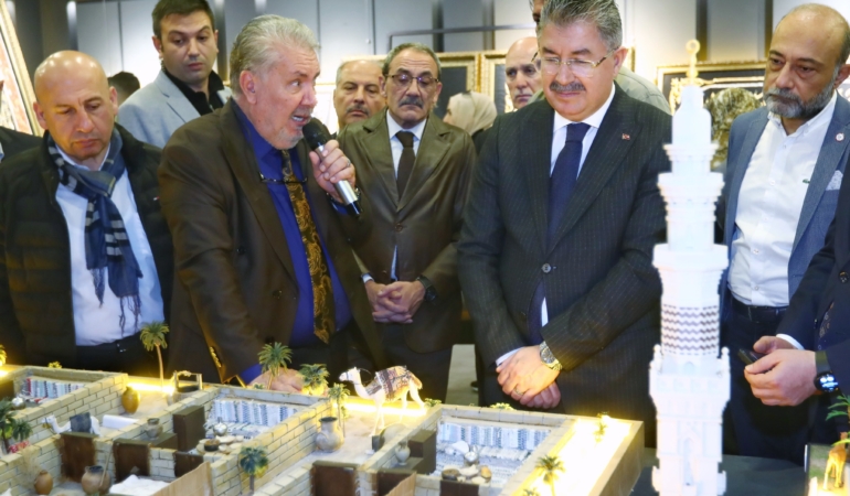 MUKADDES EMANETLER VE KÂBE ÖRTÜLERİ SERGİSİ AÇILDI