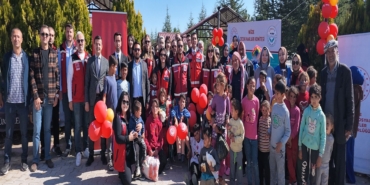 NİĞDE'DE MEVSİMLİK TARIM İŞÇİLERİNİN ÇOCUKLARI GÖNÜLLERİNCE EĞLENDİ