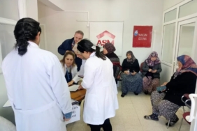 NİĞDE'DE SAĞLIK HİZMETLERİ VATANDAŞLARIN AYAĞINA GÖTÜRÜLDÜ