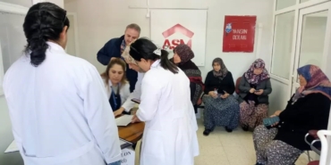NİĞDE'DE SAĞLIK HİZMETLERİ VATANDAŞLARIN AYAĞINA GÖTÜRÜLDÜ