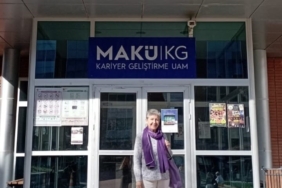 'OKUMANIN YAŞI YOK' DEDİ 62 YAŞINDA ÜNİVERSİTEYE BAŞLADI
