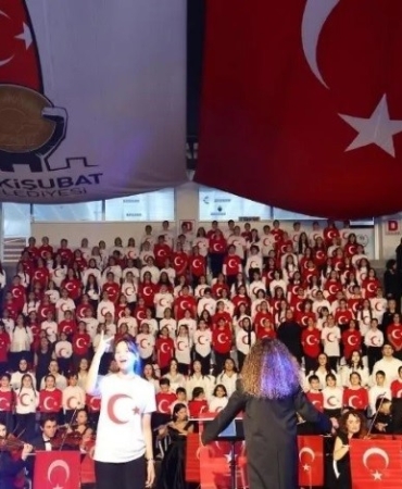 ONİKİŞUBAT'TA BİN 300 ÖĞRENCİ CUMHURİYET İÇİN AYNI SAHNEDE BULUŞACAK