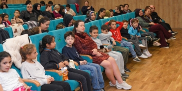 OSMANGAZİ'DE "BARIŞ ADASI" ÇOCUKLARLA BULUŞTU OSMANGAZİ'DE ÇOCUKLAR SANATLA BÜYÜYOR