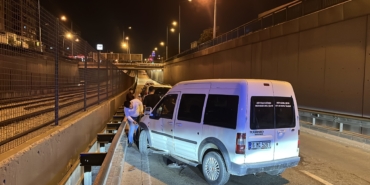 OTOMOBİLE ÇARPAN MOTOSİKLET SÜRÜCÜSÜ YARALANDI