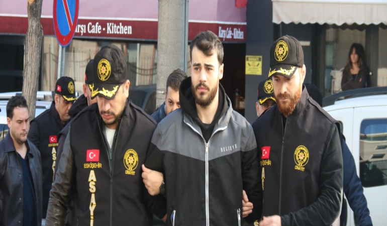 POMPALI TÜFEKLİ CİNAYETİNDE 1 KİŞİ TUTUKLANIRKEN 6 ŞÜPHELİ ADLİ KONTROL ŞARTIYLA SERBEST BIRAKILDI