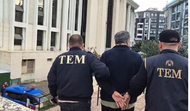 RESİM ÖĞRETMENİ SOSYAL MEDYA PAYLAŞIMI NEDENİYLE TUTUKLANDI