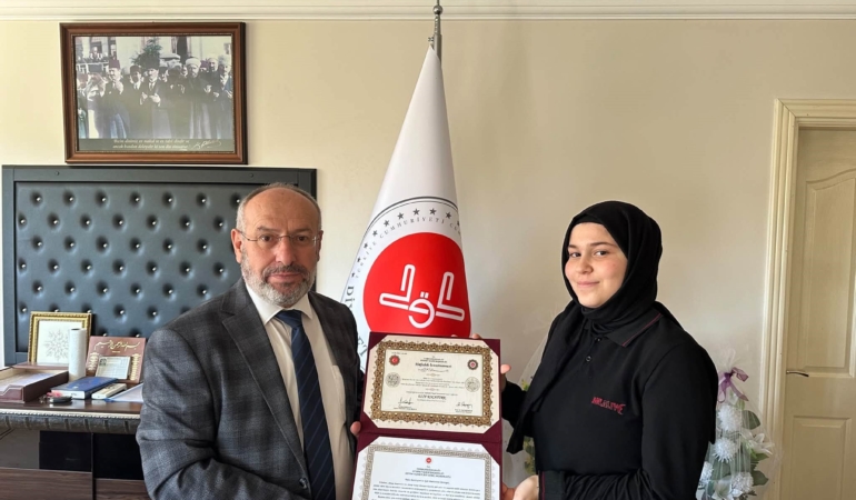 SALİHLİ'DE HAFIZLAR BELGELERİNE KAVUŞTU