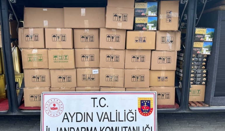 ŞEHİRLERARASI OTOBÜSTE KAÇAK İNCİR ELE GEÇİRİLDİ