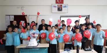 ŞEHİT KIZI ADA SU'YA JANDARMADAN DOĞUM GÜNÜ SÜRPRİZİ