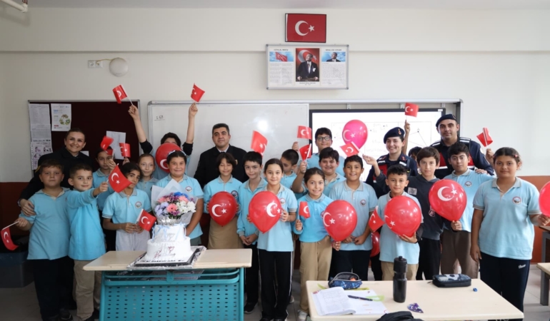 ŞEHİT KIZI ADA SU'YA JANDARMADAN DOĞUM GÜNÜ SÜRPRİZİ