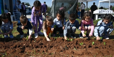 SEYHAN BELEDİYESİ'NDEN MİNİKLERE DOĞA SEVGİSİ AŞILAYAN EĞİTİM