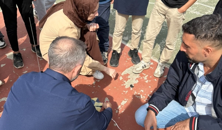 SİİRT'TE 7'NCİ SINIF ÖĞRENCİLERİNDEN ROKET ETKİNLİĞİ