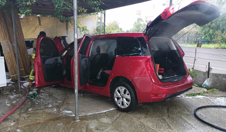 SİNOP'TA ARACINI YIKAYAN SÜRÜCÜNÜN OTOMOBİLİ ALEV ALDI