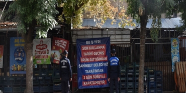 SON KULLANMA TARİHİ GEÇMİŞ ÜRÜN SATAN 2 MARKET KAPATILDI