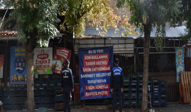 SON KULLANMA TARİHİ GEÇMİŞ ÜRÜN SATAN 2 MARKET KAPATILDI