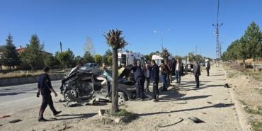 VAN'DA OTOMOBİL İLE KAMYONET ÇARPIŞTI: 5 YARALI
