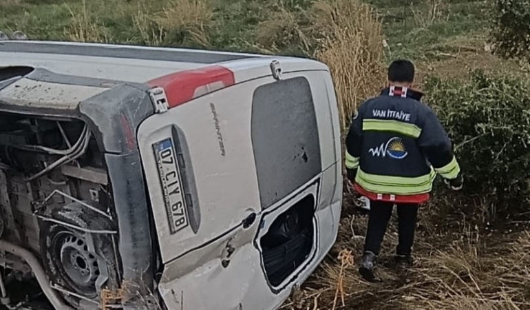 VAN'DA TRAFİK KAZASI: 6 YARALI