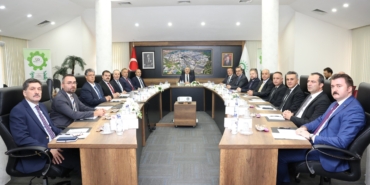 YAYMANOĞLU: "NİTELİKLİ İŞ GÜCÜ, SÜRDÜRÜLEBİLİR SANAYİ ÜRETİMİNİN TEMELİDİR" DENİZLİ OSB, İL İSTİHDAM VE MESLEKİ EĞİTİM KURULU 4. OLAĞAN TOPLANTISINA EV SAHİPLİĞİ YAPTI