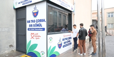 YEŞİLYURT'TA HASTA VE HASTA YAKINLARINA SICAK ÇORBA İKRAMI