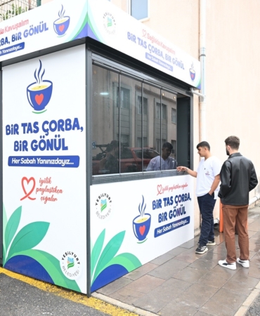YEŞİLYURT'TA HASTA VE HASTA YAKINLARINA SICAK ÇORBA İKRAMI