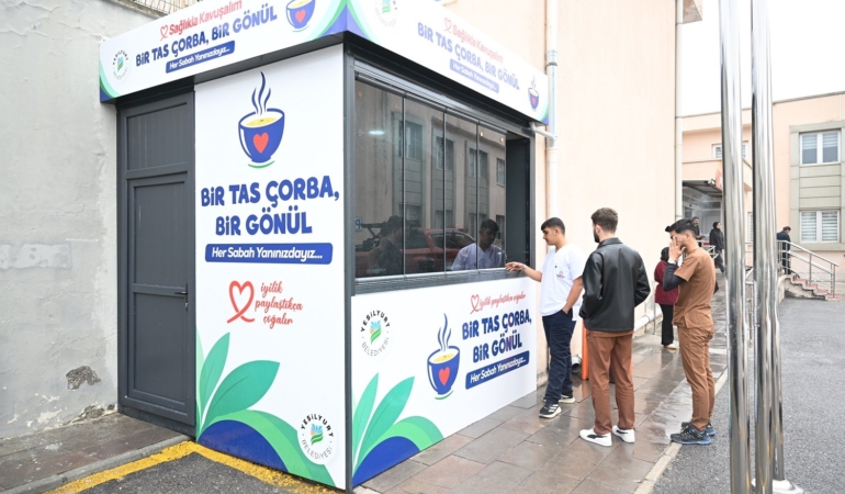 YEŞİLYURT'TA HASTA VE HASTA YAKINLARINA SICAK ÇORBA İKRAMI