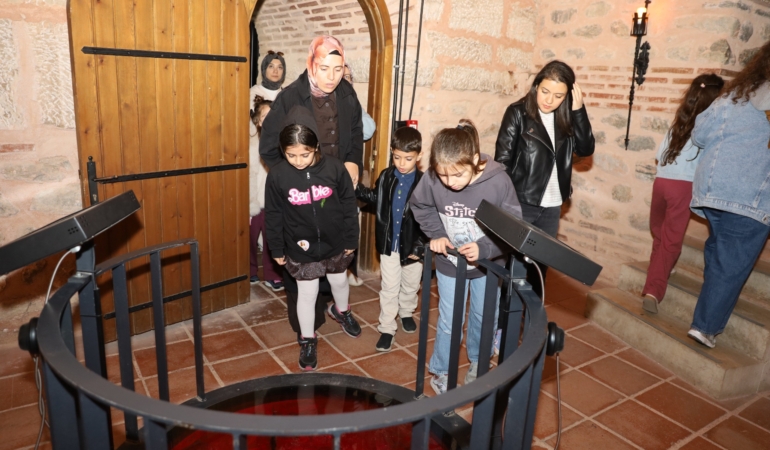 ZİNDANKAPI'DA ÇOCUKLAR SANAT VE TARİHLE BULUŞTU