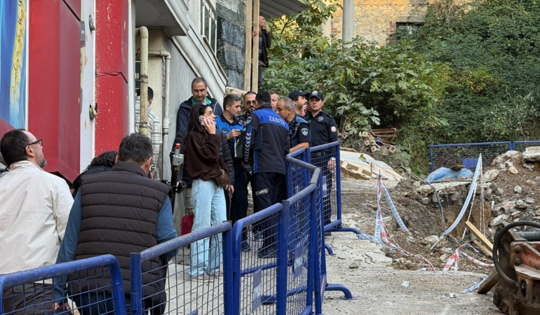 ZONGULDAK'TA BİNA ÇÖKMESİNİN ARDINDAN TAHLİYELER SÜRÜYOR: 28 DAİRELİ APARTMAN BOŞALTILDI