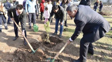 Muğla’da sağlık ekipleri fidanları toprakla buluşturdu
